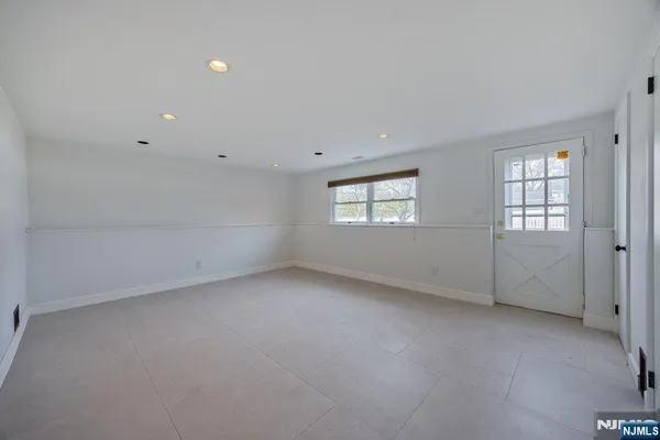 $4,750 | 327 Webster Drive, New Milford, NJ 07646