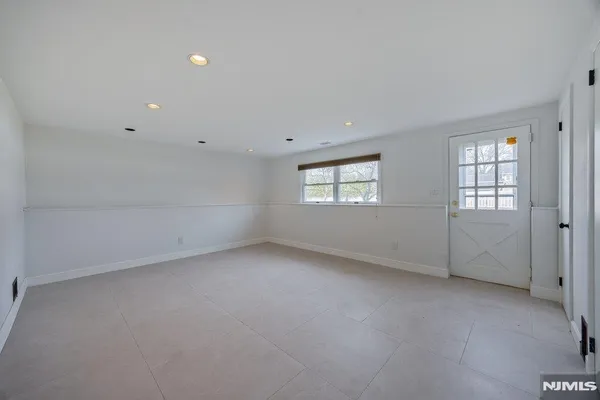 $4,750 | 327 Webster Drive, New Milford, NJ 07646