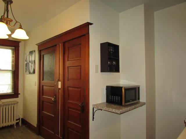 $1,675 | 1611 1/2 Hammond Avenue, Superior, WI 54880