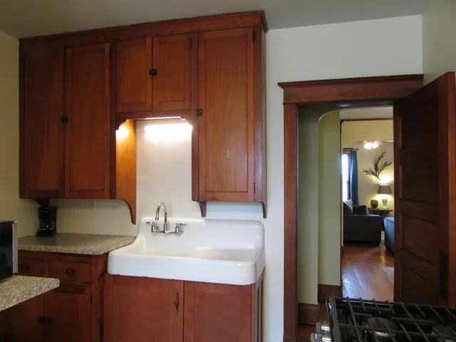 $1,675 | 1611 1/2 Hammond Avenue, Superior, WI 54880