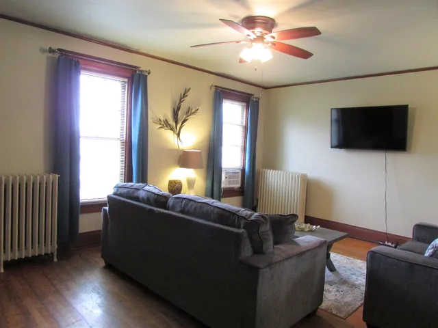 $1,675 | 1611 1/2 Hammond Avenue, Superior, WI 54880