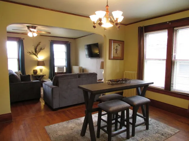 $1,675 | 1611 1/2 Hammond Avenue, Superior, WI 54880