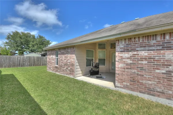 a view of a house with backyard and porch