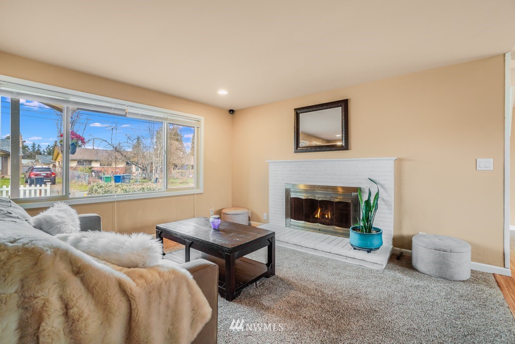 3601 Northeast 9th Street Renton, WA 98056 - Photo 7 of 23