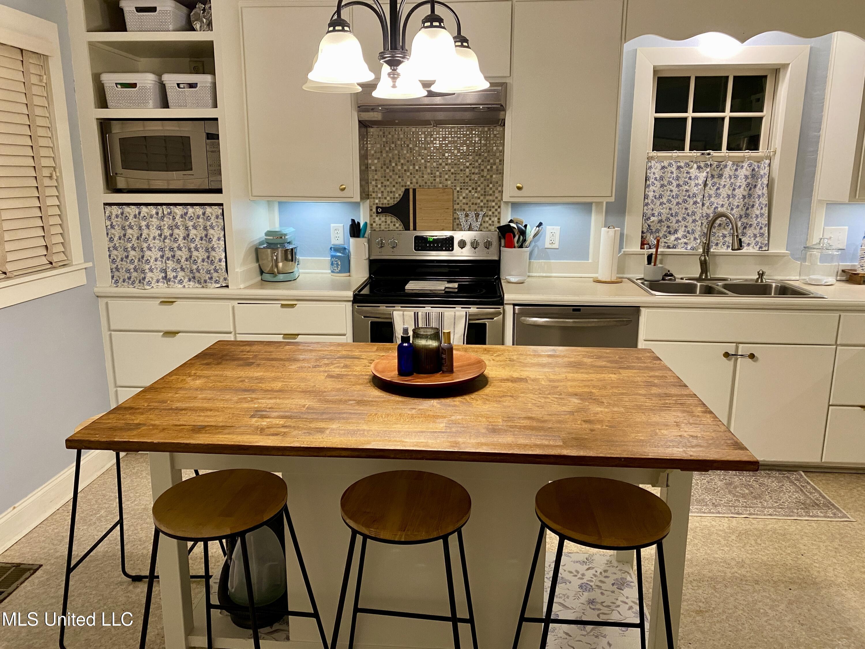 403 North Van Buren Street Carthage, MS 39051 - Photo 16 of 43 IMG_1590