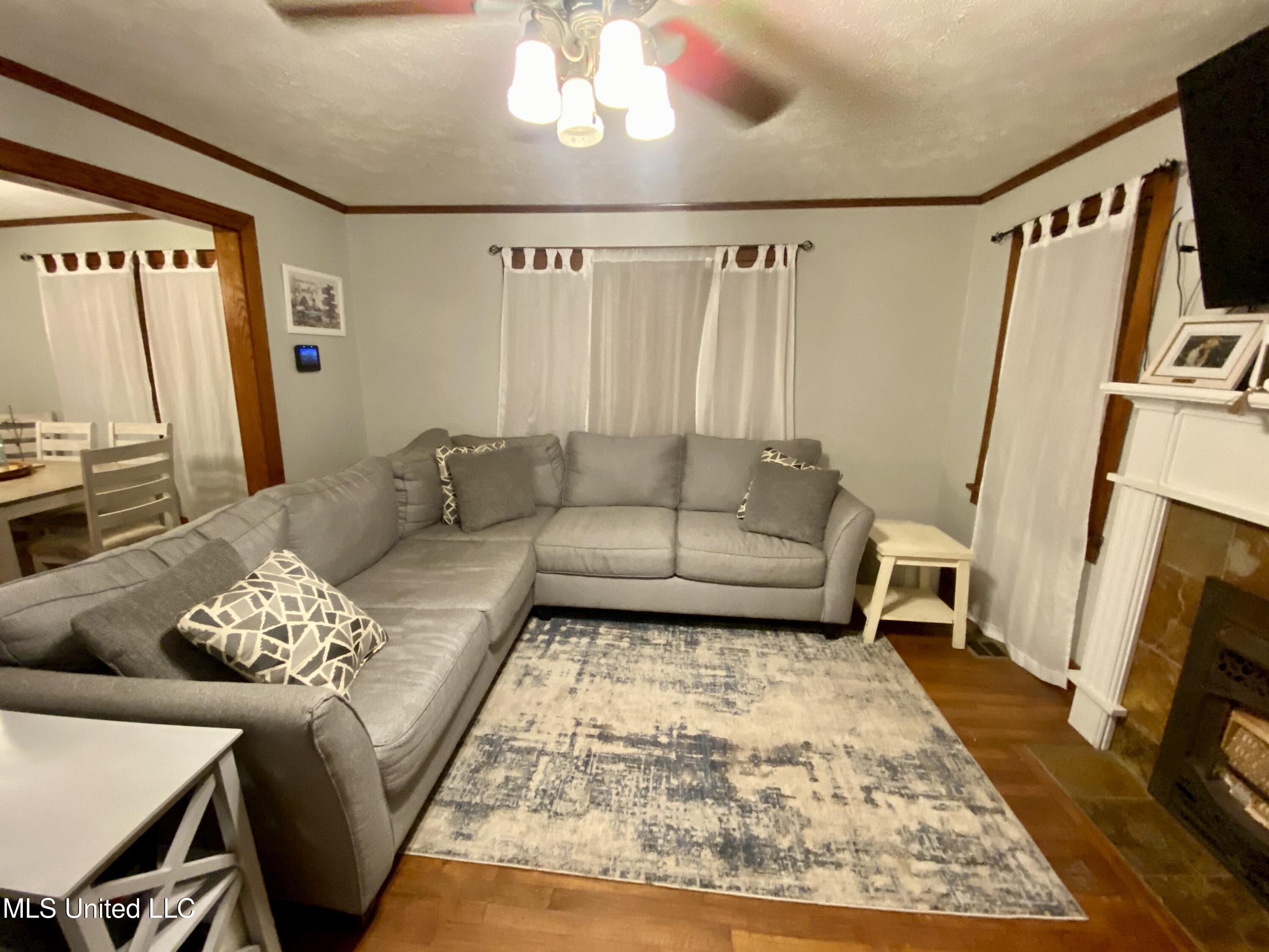 403 North Van Buren Street Carthage, MS 39051 - Photo 7 of 43 IMG_1585