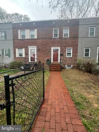 $2,595 | 409 Laverne Avenue, Alexandria, VA 22305