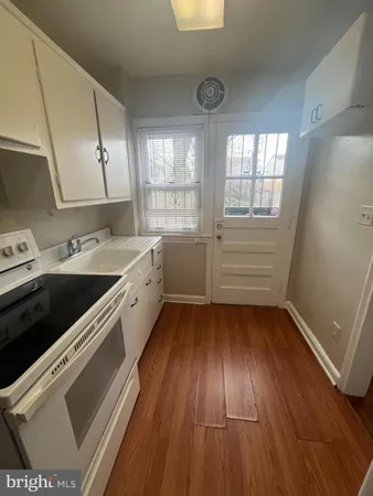 $2,595 | 409 Laverne Avenue, Alexandria, VA 22305