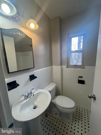 $2,595 | 409 Laverne Avenue, Alexandria, VA 22305