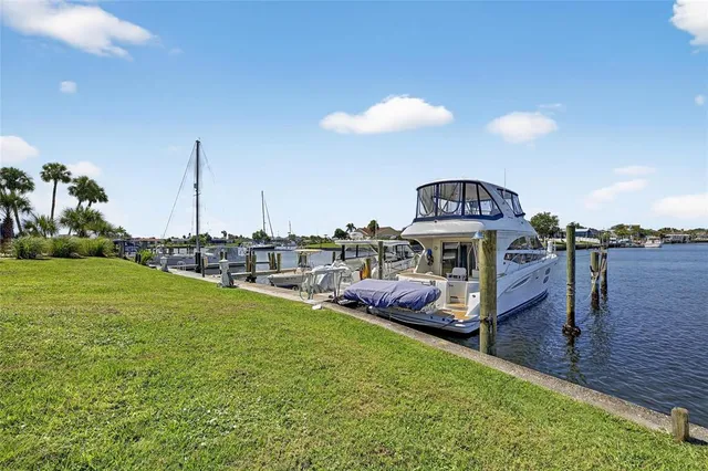 $298,500 | 1028 Apollo Beach Boulevard, Unit 114, Apollo Beach, FL 33572