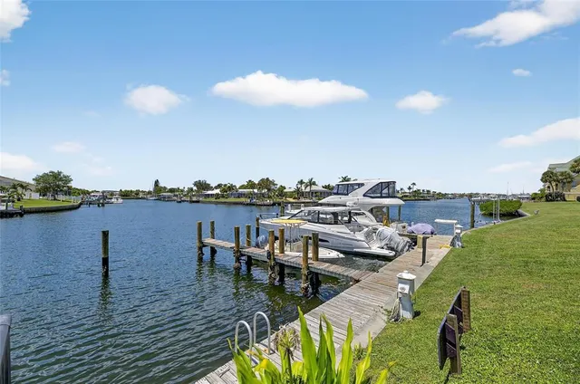 $298,500 | 1028 Apollo Beach Boulevard, Unit 114, Apollo Beach, FL 33572