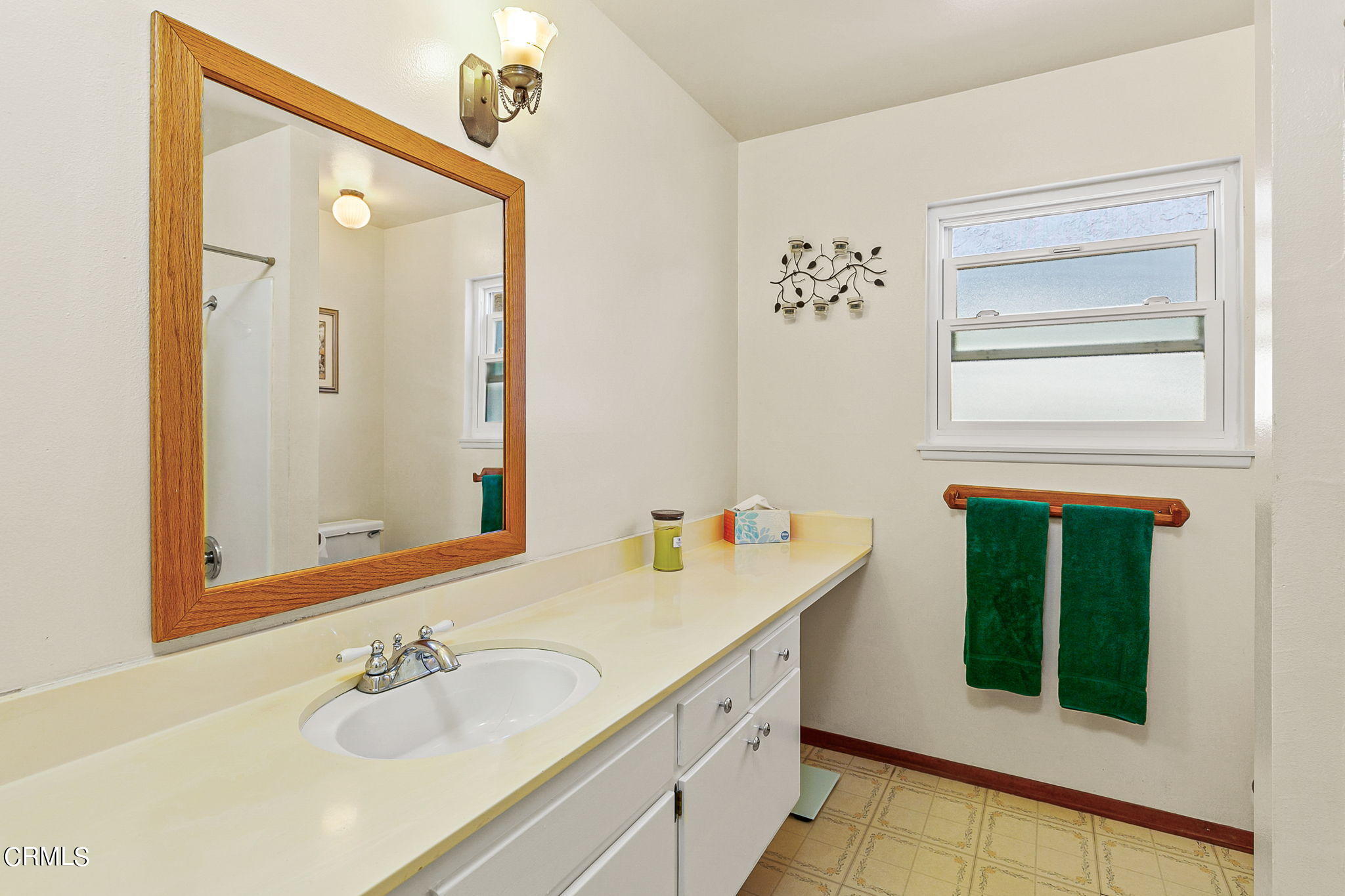 1201 Astoria Place Oxnard, CA 93030 - Photo 22 of 25 Guest Bathroom