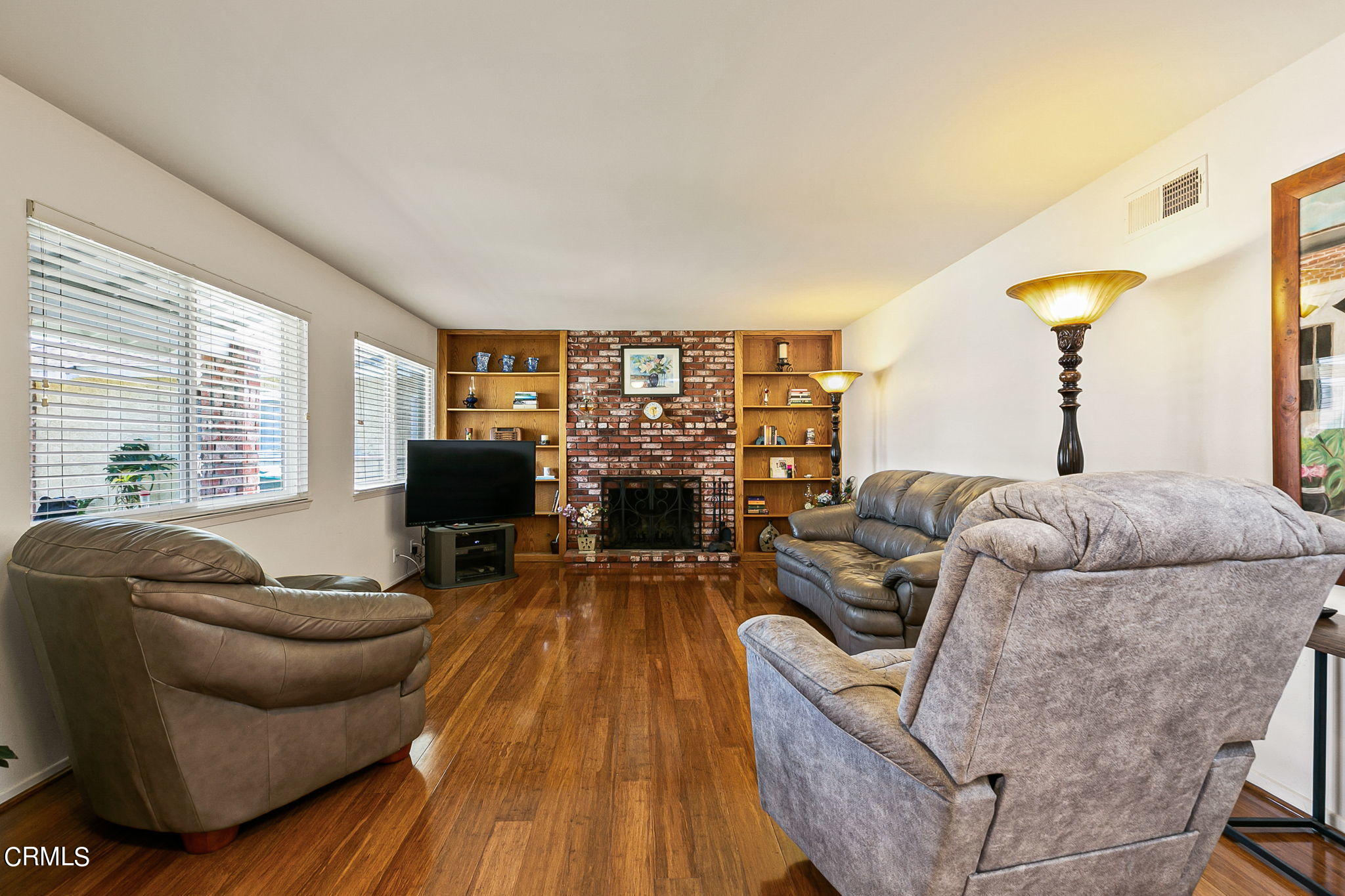 1201 Astoria Place Oxnard, CA 93030 - Photo 8 of 25 Living Room