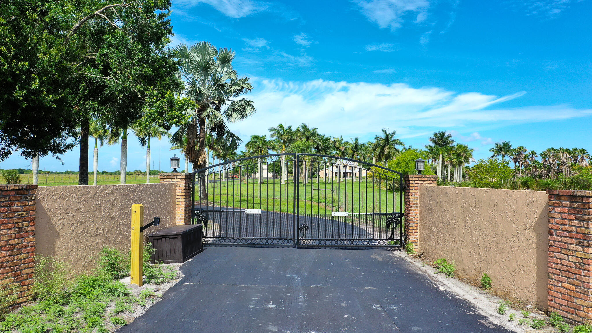 1302 Godwin Road Fort Pierce, FL 34945 - Photo 4 of 34 10-1