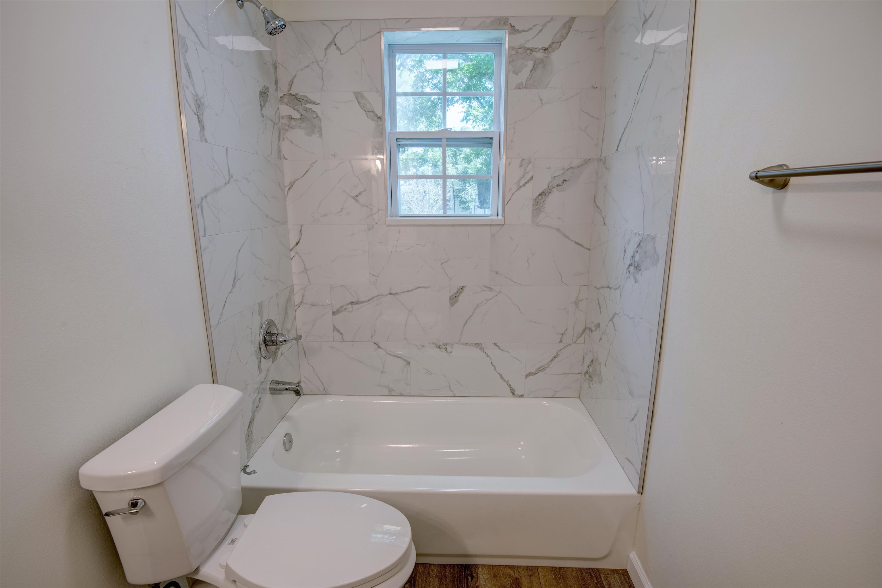 510 East Myrtle Avenue Foley, AL 36535 - Photo 15 of 22 Bathroom