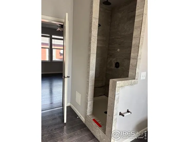 a view of a hallway with windows and entryway