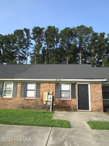 $975 | 132 Marlene Drive, Jacksonville, NC 28546