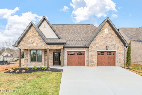 $750,000 | 204 Goldcrest Drive, Vonore, TN 37885
