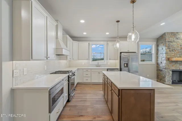 $750,000 | 204 Goldcrest Drive, Vonore, TN 37885