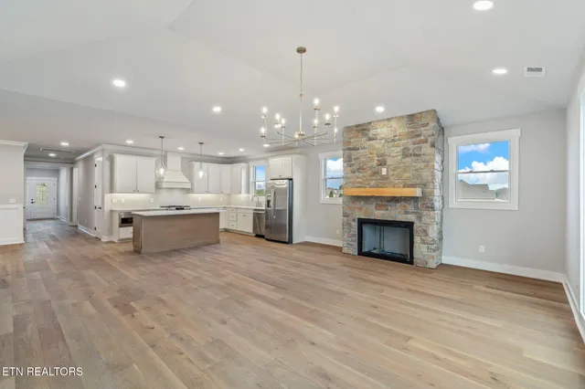 $750,000 | 204 Goldcrest Drive, Vonore, TN 37885