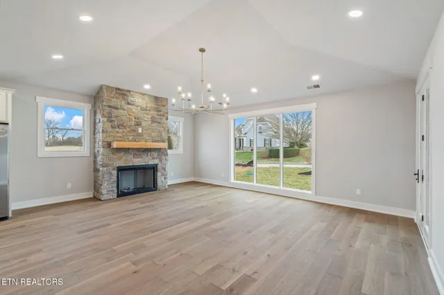 $750,000 | 204 Goldcrest Drive, Vonore, TN 37885