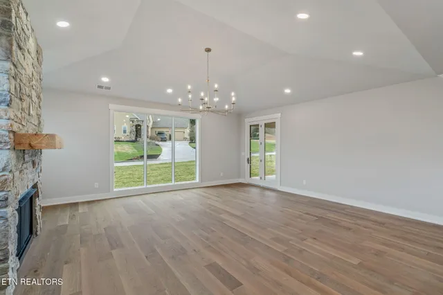 $750,000 | 204 Goldcrest Drive, Vonore, TN 37885