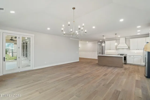 $750,000 | 204 Goldcrest Drive, Vonore, TN 37885