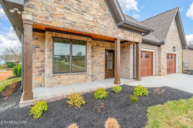 $750,000 | 204 Goldcrest Drive, Vonore, TN 37885