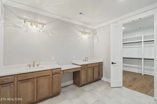 $750,000 | 204 Goldcrest Drive, Vonore, TN 37885