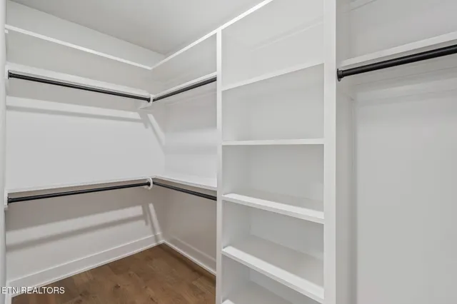 $750,000 | 204 Goldcrest Drive, Vonore, TN 37885