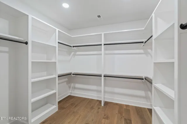 $750,000 | 204 Goldcrest Drive, Vonore, TN 37885