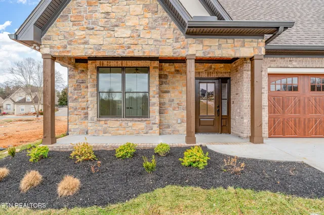 $750,000 | 204 Goldcrest Drive, Vonore, TN 37885