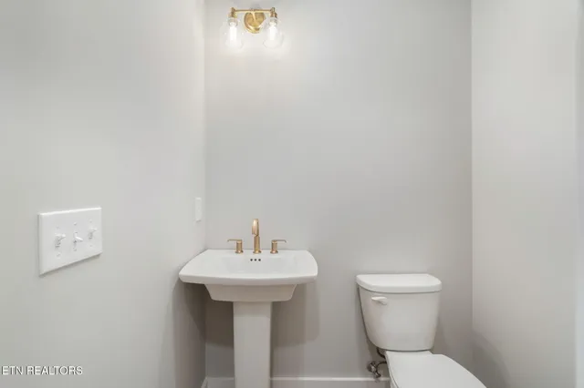 $750,000 | 204 Goldcrest Drive, Vonore, TN 37885