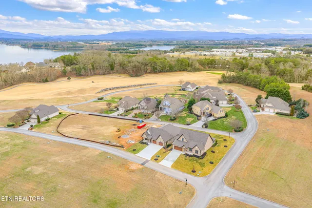$750,000 | 204 Goldcrest Drive, Vonore, TN 37885