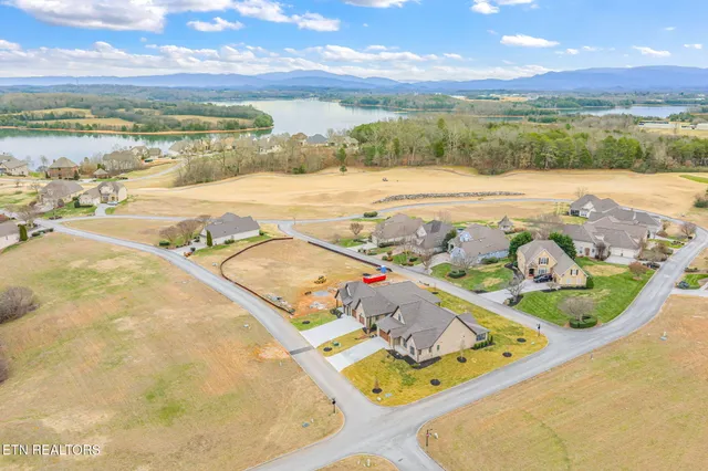 $750,000 | 204 Goldcrest Drive, Vonore, TN 37885