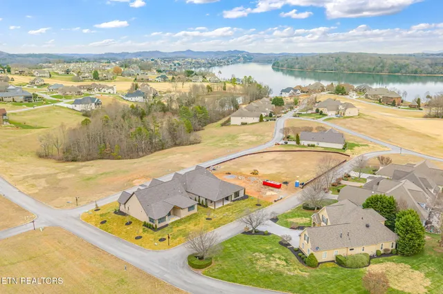 $750,000 | 204 Goldcrest Drive, Vonore, TN 37885