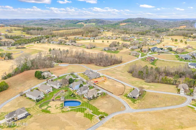 $750,000 | 204 Goldcrest Drive, Vonore, TN 37885