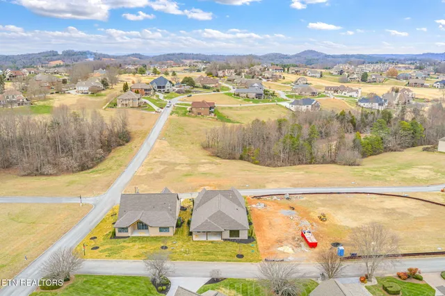 $750,000 | 204 Goldcrest Drive, Vonore, TN 37885