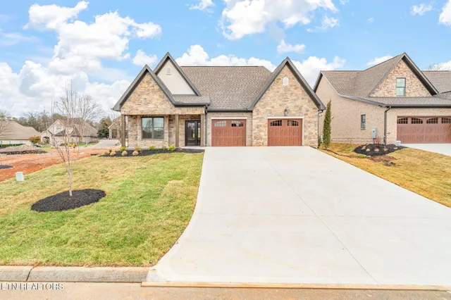 $750,000 | 204 Goldcrest Drive, Vonore, TN 37885