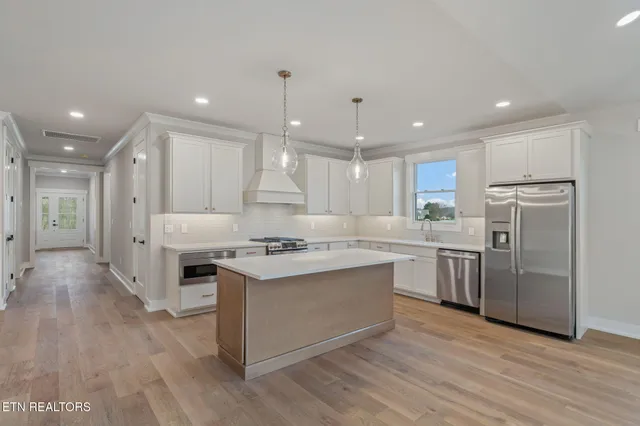 $750,000 | 204 Goldcrest Drive, Vonore, TN 37885