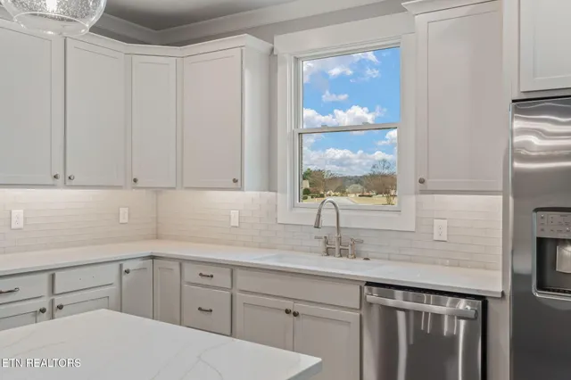 $750,000 | 204 Goldcrest Drive, Vonore, TN 37885