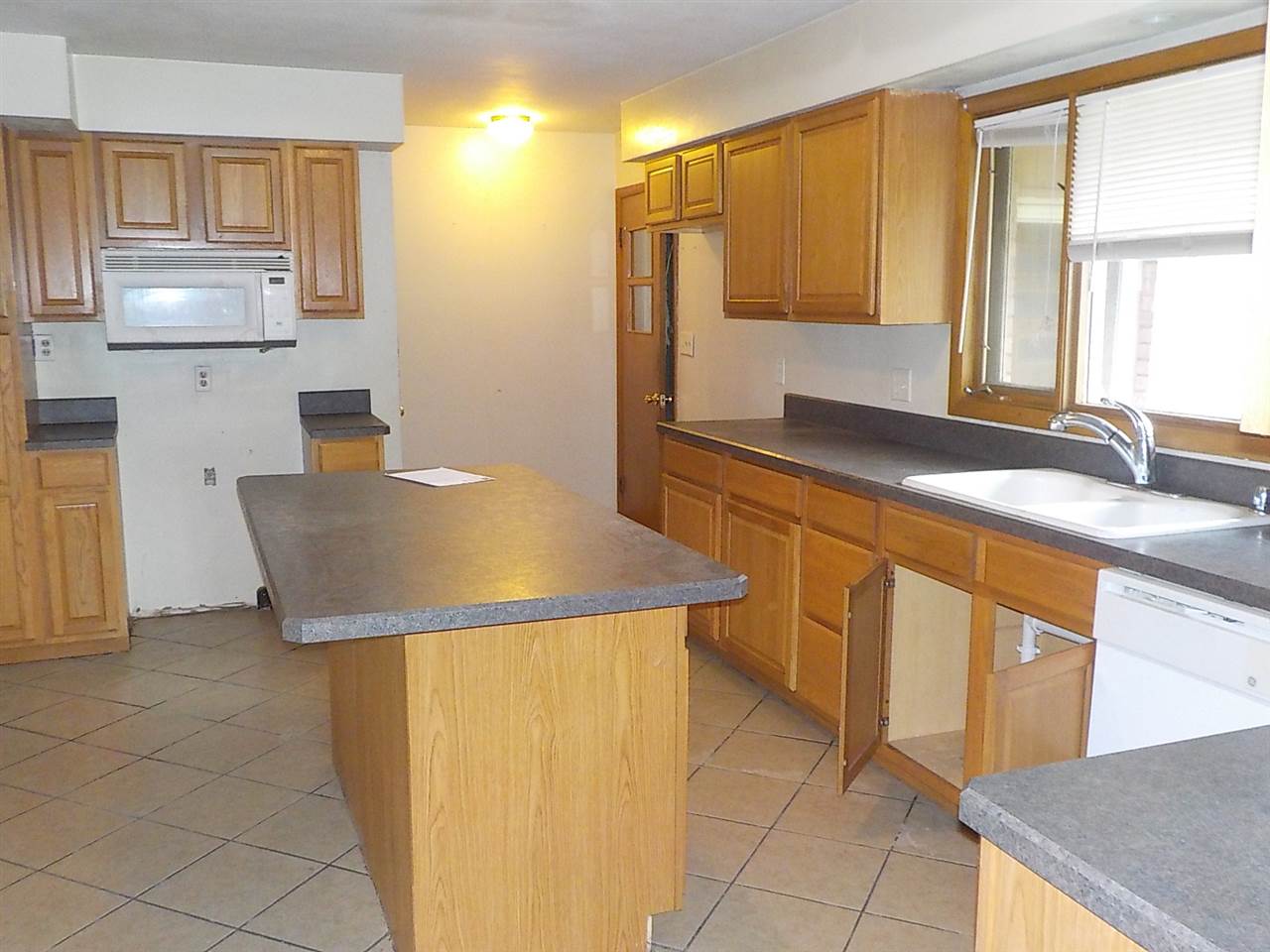 2119 Halsted Road Rockford, IL 61103 - Photo 3 of 16 Gallery Image 3