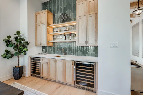 $2,599,900 | 1002 East 6 1/2 Street, Houston, TX 77009