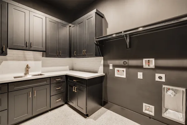 $2,599,900 | 1002 East 6 1/2 Street, Houston, TX 77009