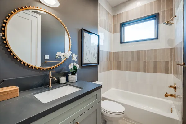 $2,599,900 | 1002 East 6 1/2 Street, Houston, TX 77009