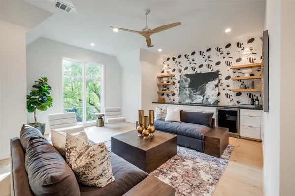 $2,599,900 | 1002 East 6 1/2 Street, Houston, TX 77009