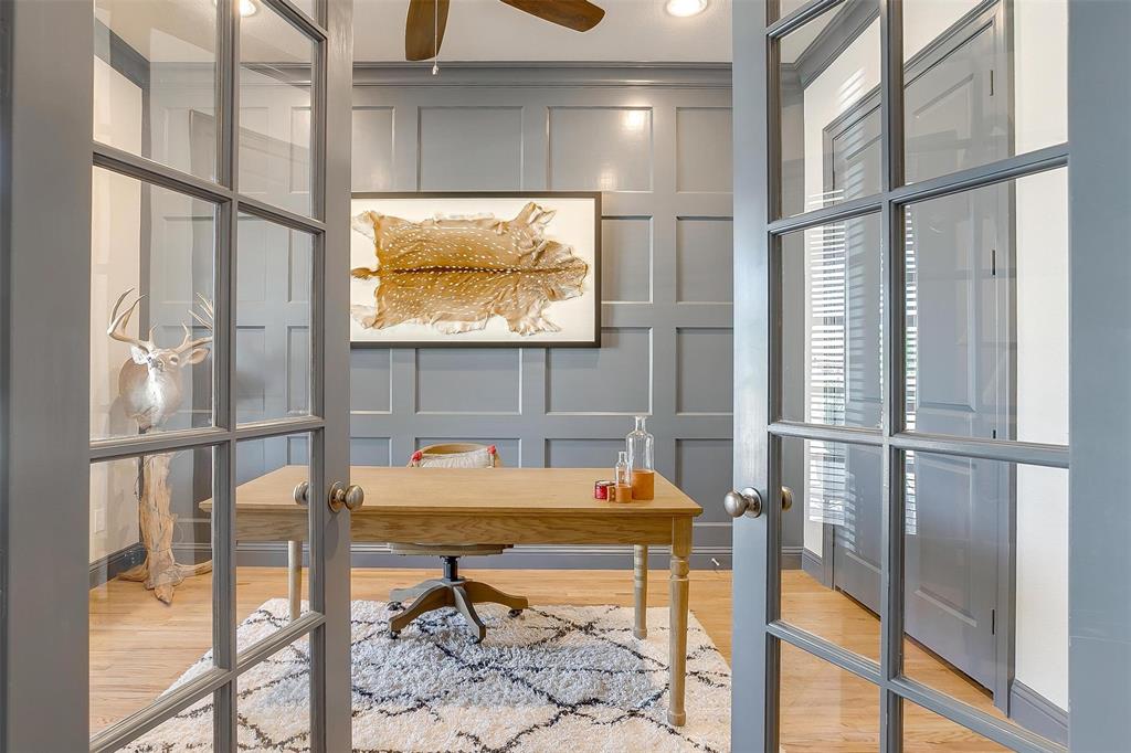 604 Rockfall Way Aledo, TX 76008 - Photo 4 of 33 a room with table and chairs