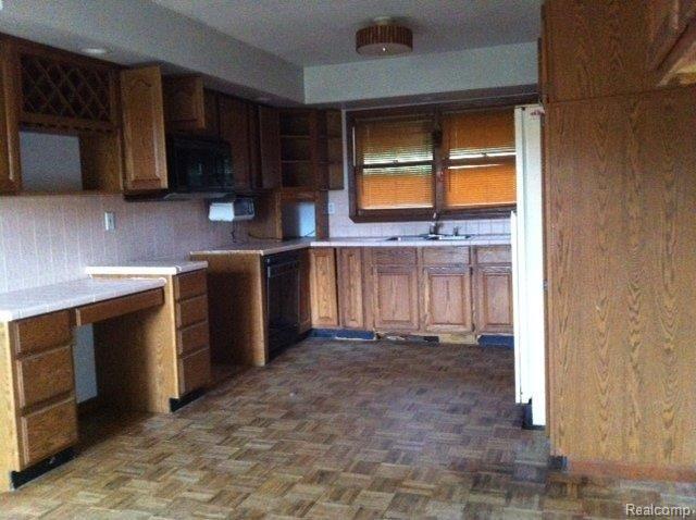 6286 Rivers Edge Drive Howell, MI 48855 - Photo 4 of 11 Kitchen.jpg