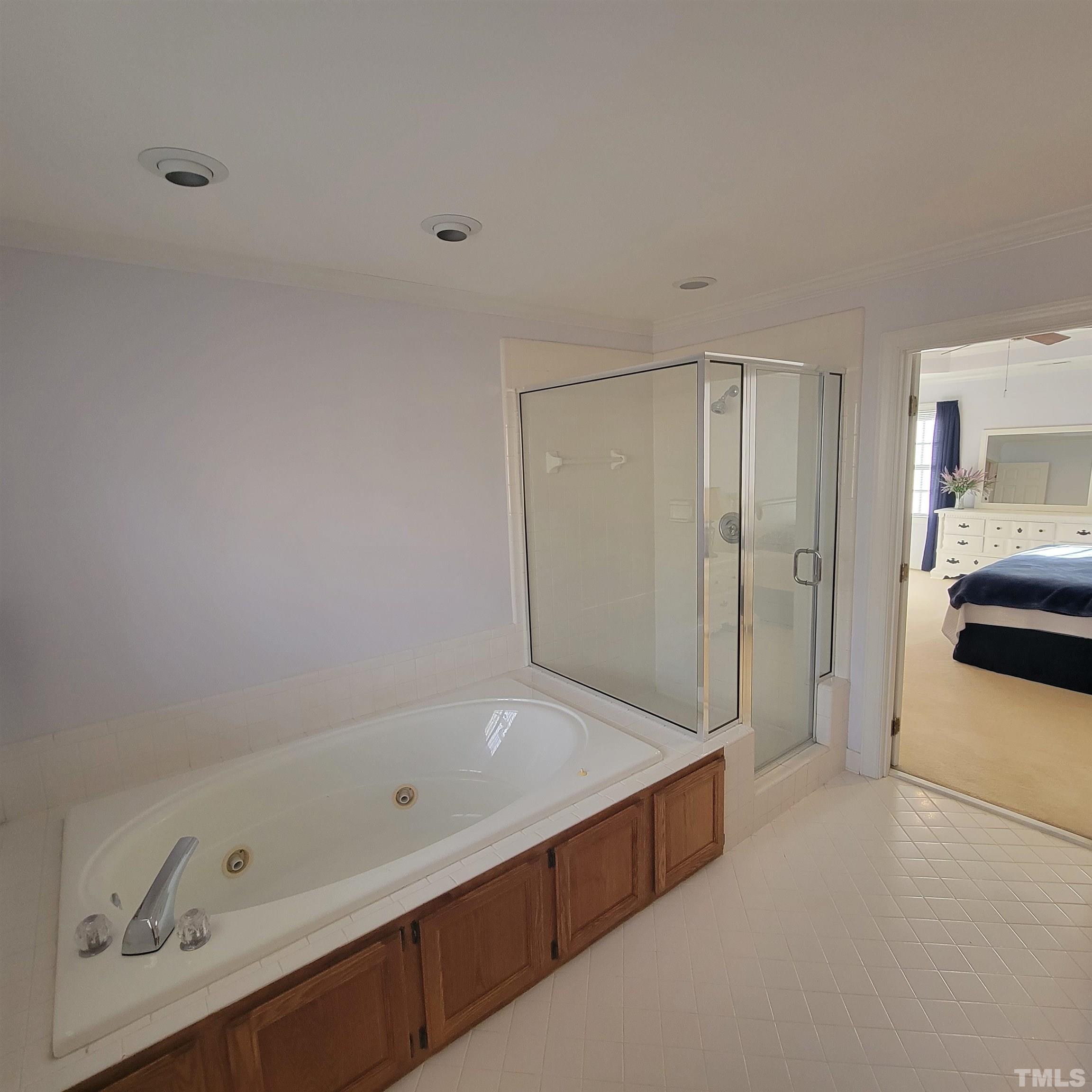 11817 Pembridge Lane Raleigh, NC 27613 - Photo 18 of 40 a spacious bathroom with a tub and a shower