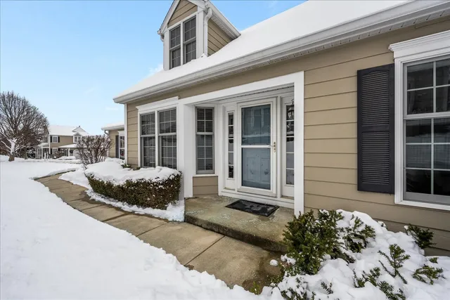 $434,900 | 231 Sedgewick Circle, St. Charles, IL 60174